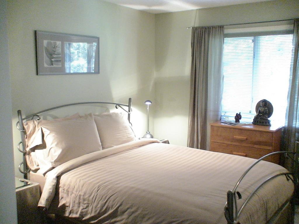 Redwood Meadows Bed And Breakfast Bragg Creek 客房 照片