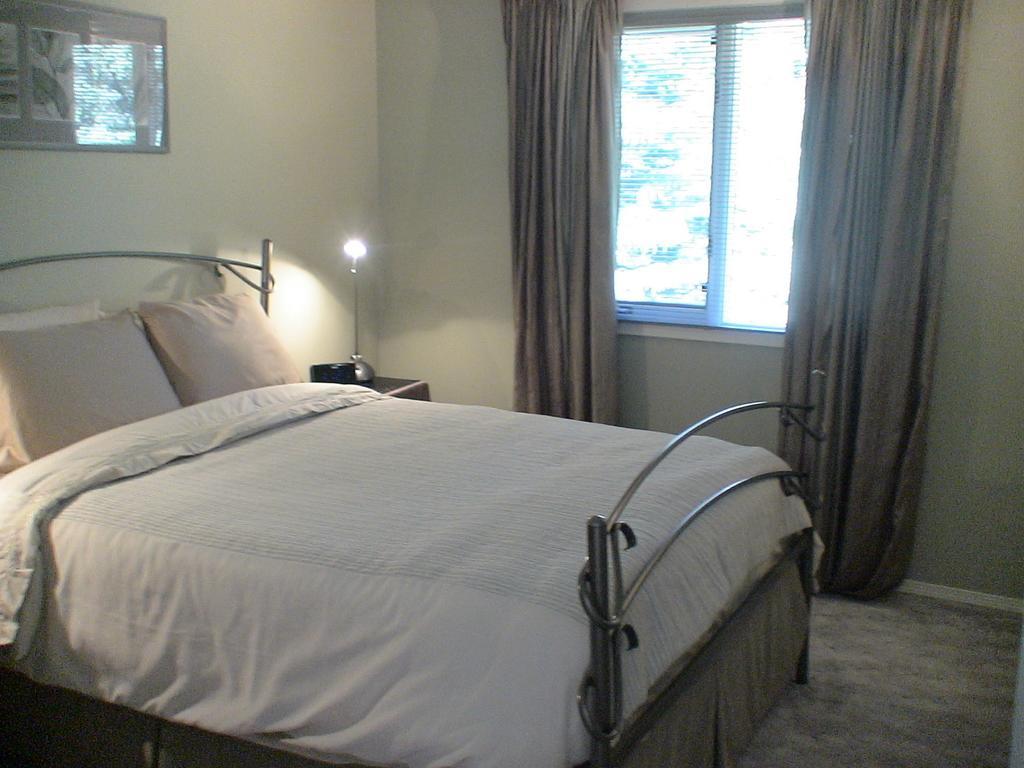 Redwood Meadows Bed And Breakfast Bragg Creek 客房 照片