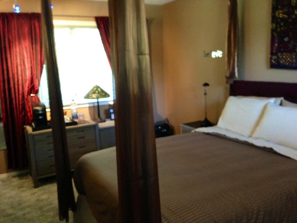 Redwood Meadows Bed And Breakfast Bragg Creek 客房 照片