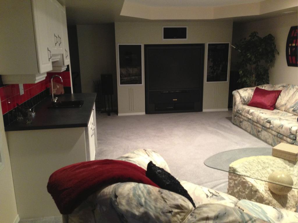 Redwood Meadows Bed And Breakfast Bragg Creek 外观 照片