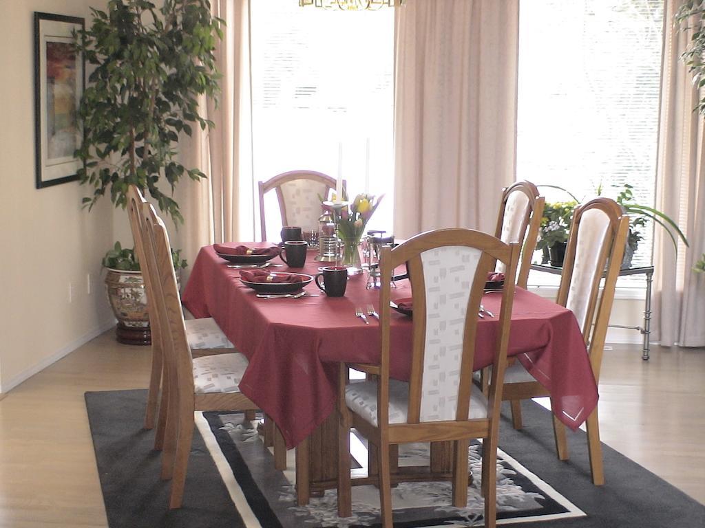 Redwood Meadows Bed And Breakfast Bragg Creek 外观 照片