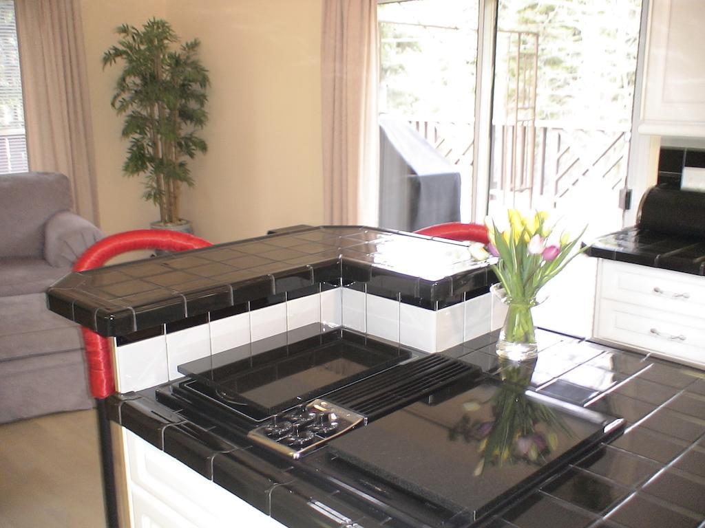 Redwood Meadows Bed And Breakfast Bragg Creek 外观 照片